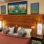 Auspiscious Him View Hotel
