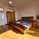 Young Monk Hostel & Cafe Dharamkot