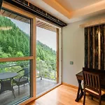Alt Life Luxe - Uppper Bhagsu Mcleodganj