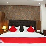 Oyo 35917 Vatika Heights