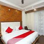 Oyo 35917 Vatika Heights