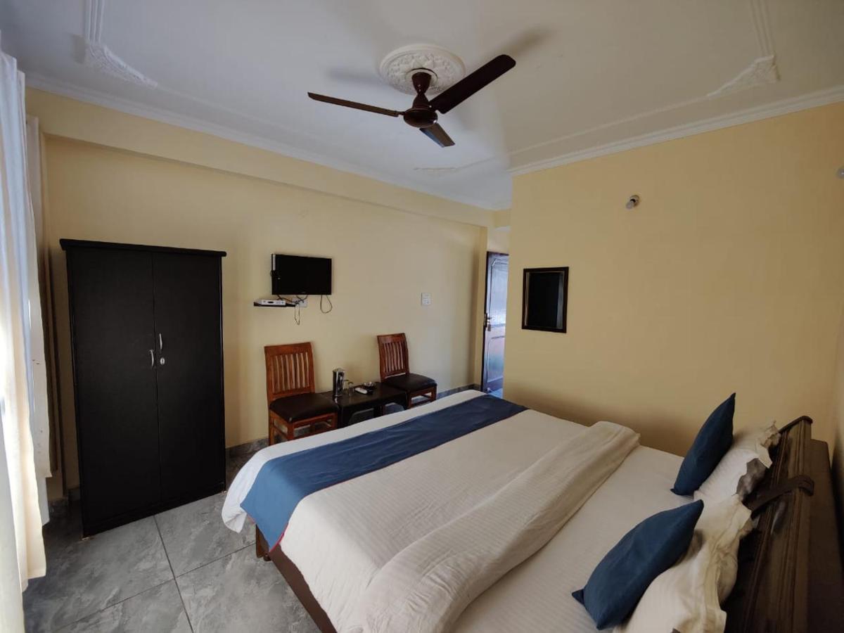 Hotel Om Palace 3*