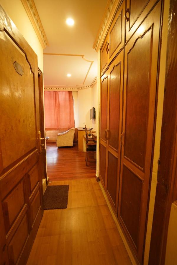 Royal Palace 3*