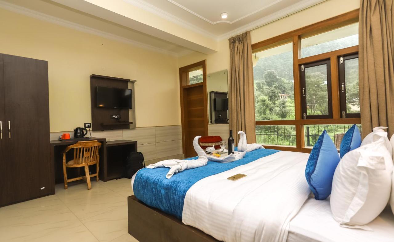 Hotel The Nest, Rooftop Cafe, Bonfire With A Sceneric Mountain View McLeod Ganj