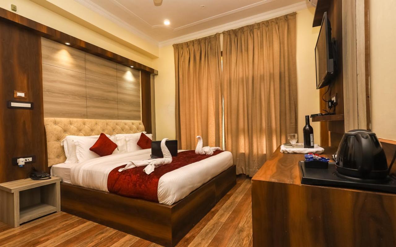 Hotel The Nest, Rooftop Cafe, Bonfire With A Sceneric Mountain View
