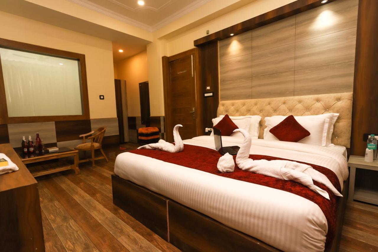 The Nest, Rooftop Cafe, Bonfire With A Sceneric Mountain View Hotel