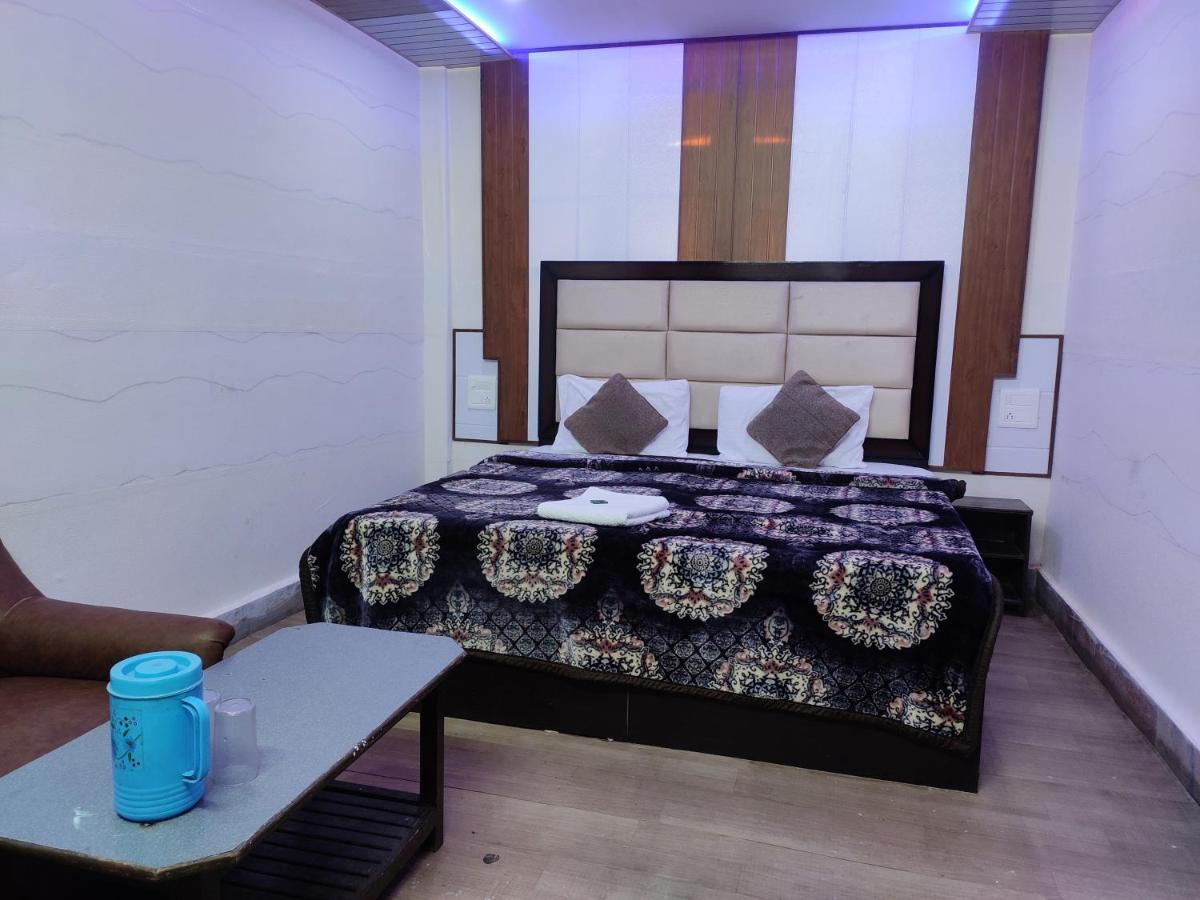 Guest house Pink White