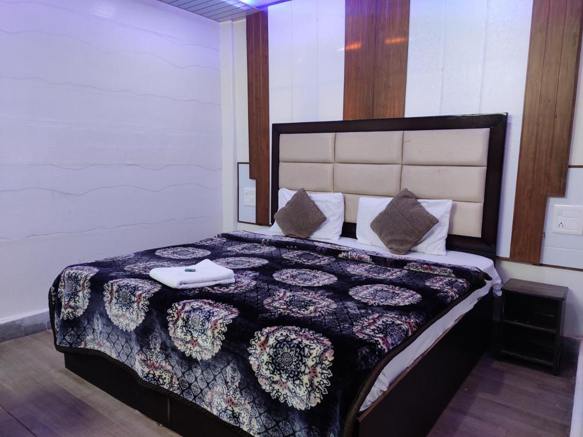 Guest house Pink White