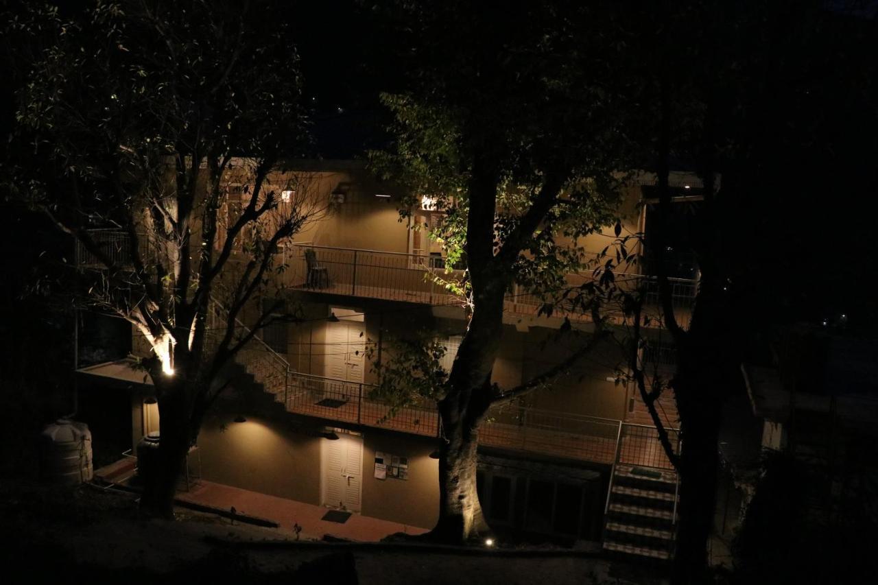Nomadgao Dharamkot - Great Views, Fast Wifi, Interesting People, Near Mcleodganj McLeod Ganj