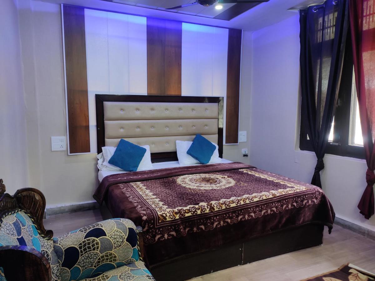 Guest house Pink White