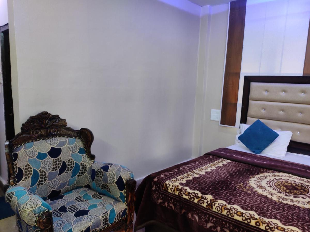 Pink White Guest house *