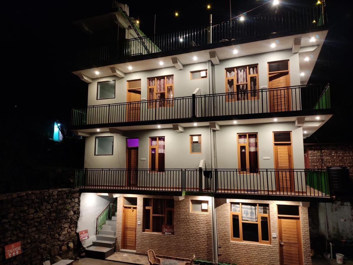 Homestay Lil Sparrow Art Cafe & *