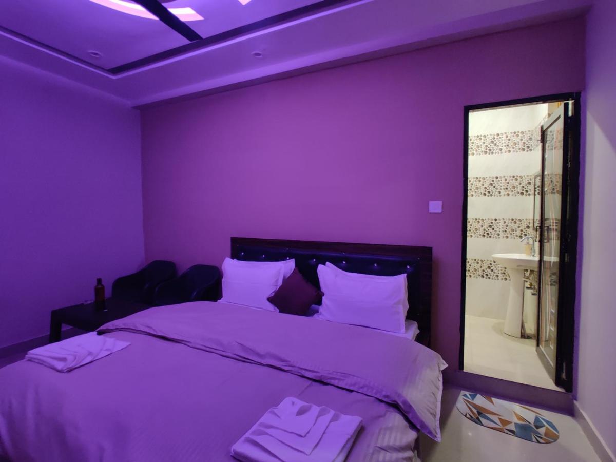 Homestay Lil Sparrow Art Cafe & *