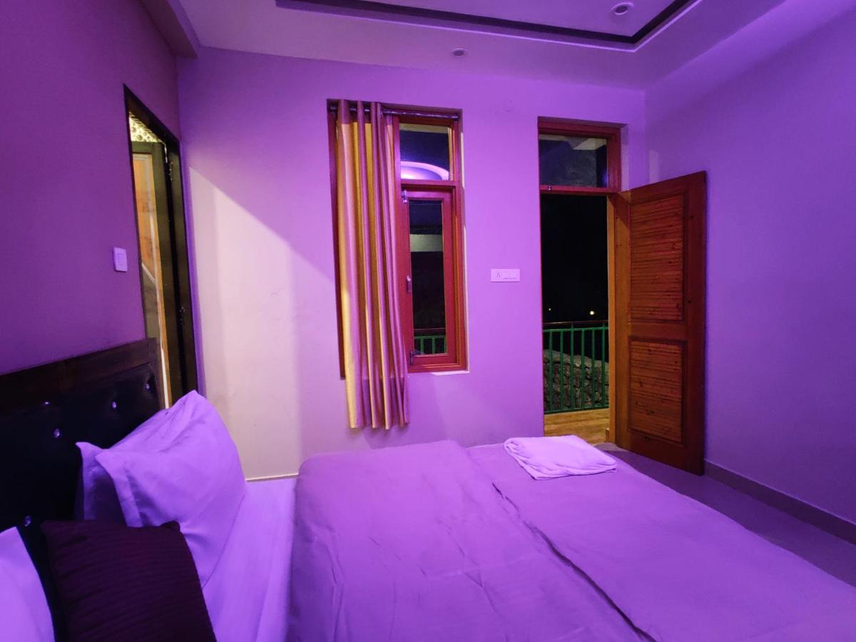 Homestay Lil Sparrow Art Cafe & *