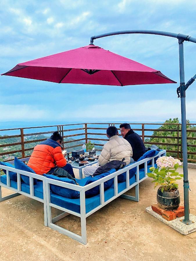 Homestay Redeem Cafe & *
