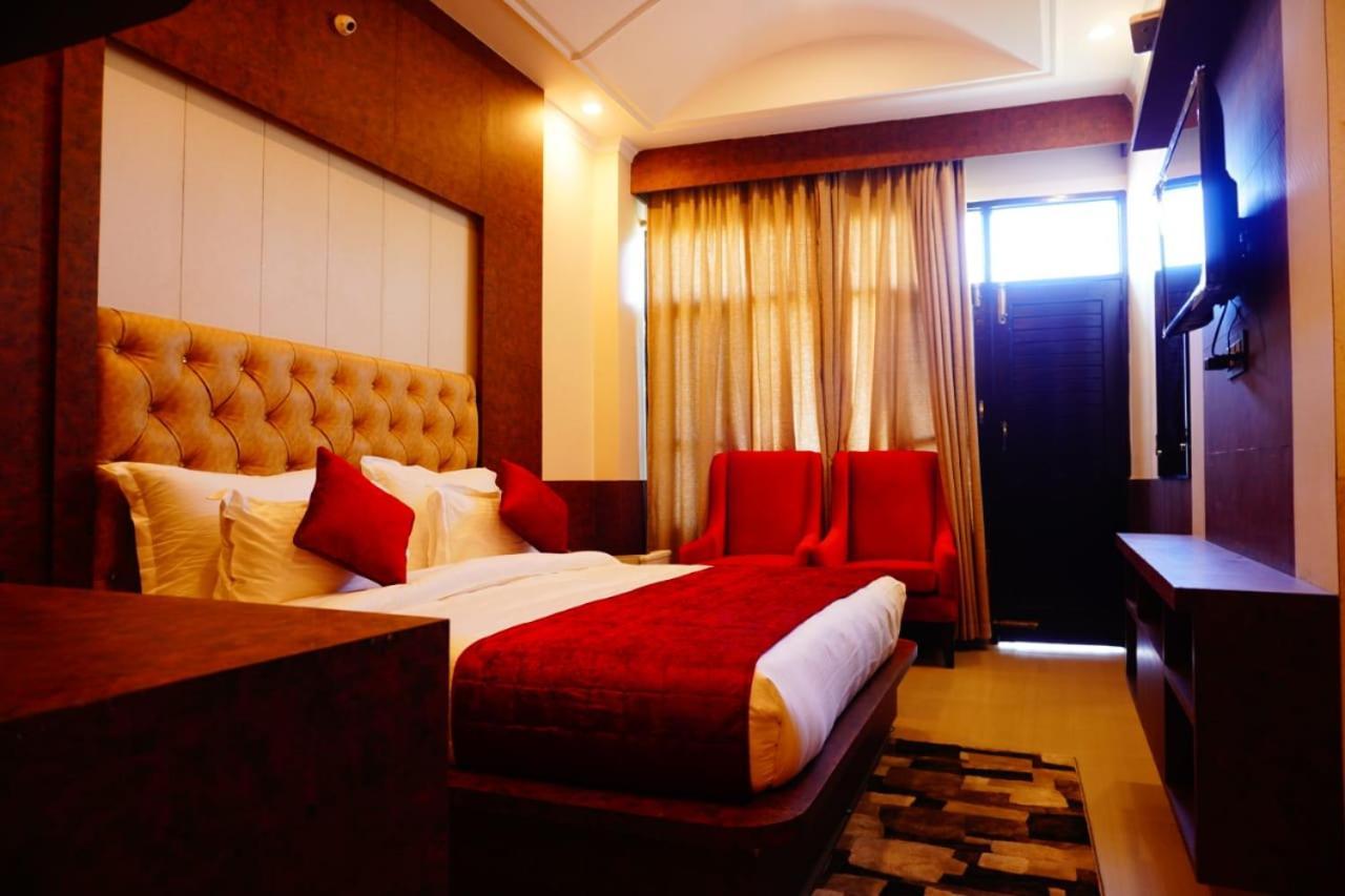 Grand Hill On Mall Road Mcleodganj 3*