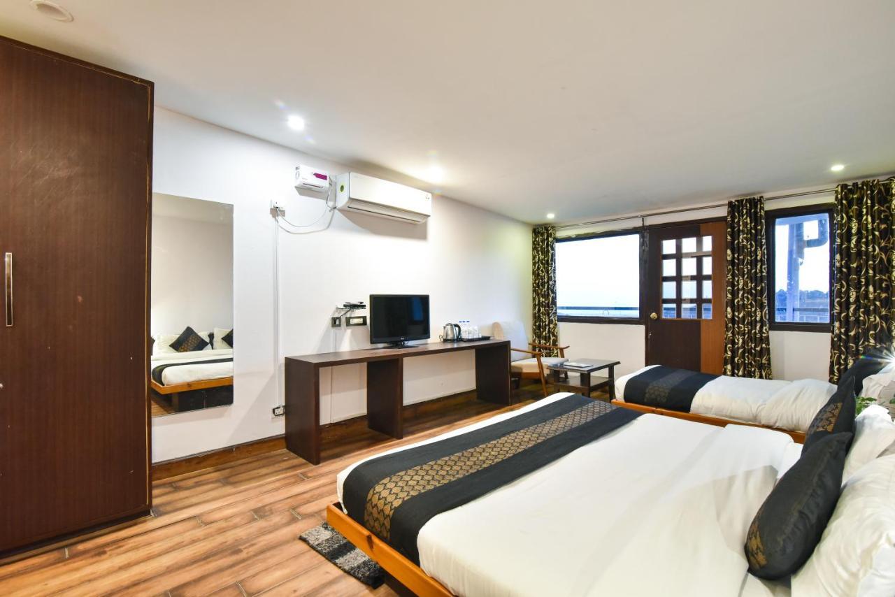 Hotel M And