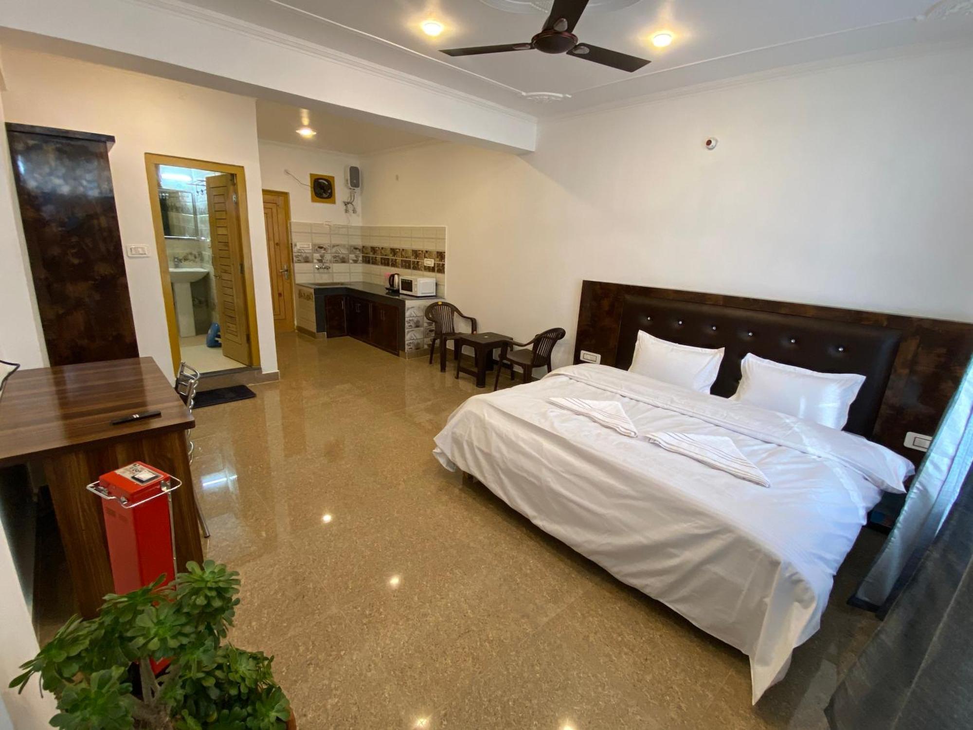 Homestay Redeem Cafe & *