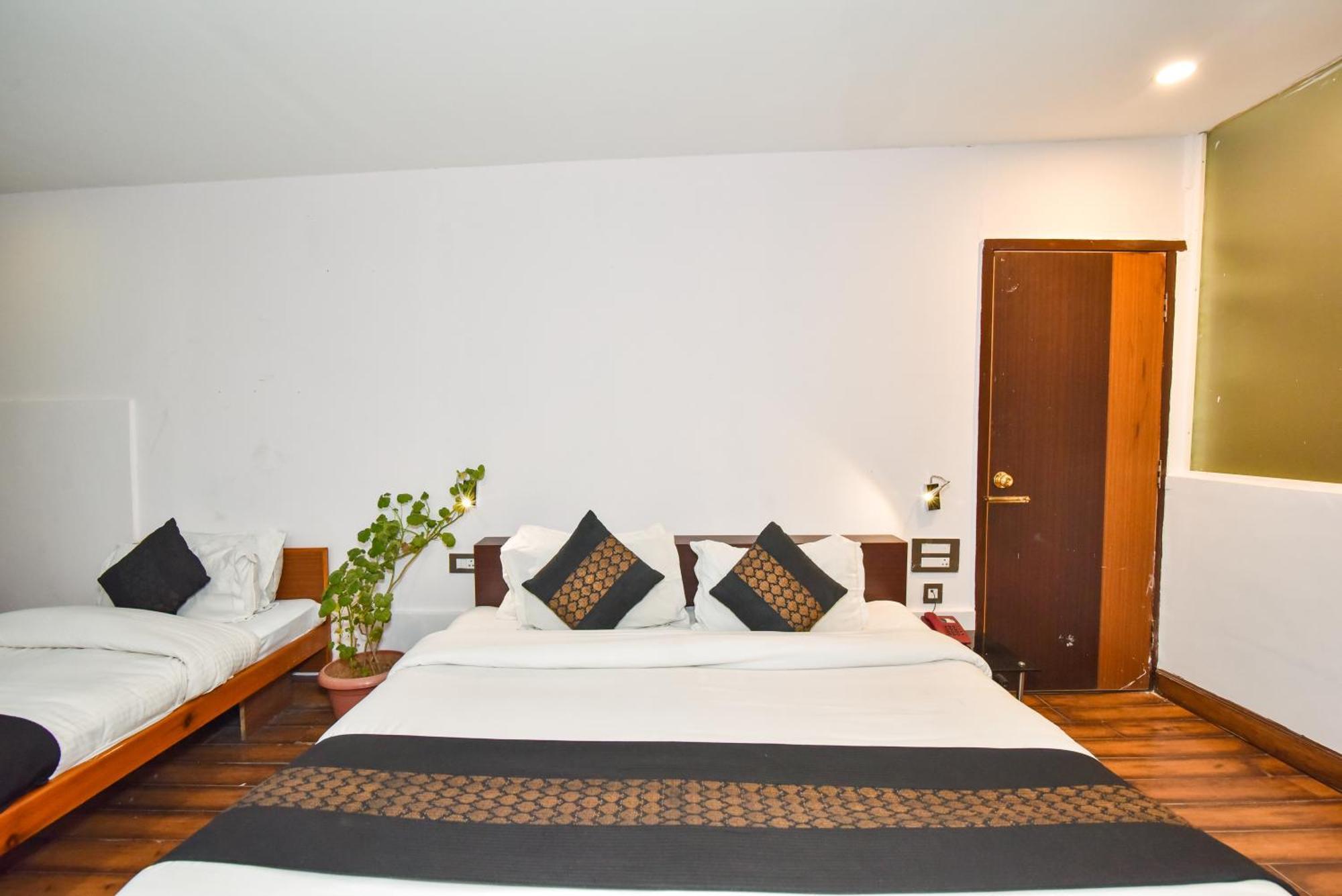 Hotel M And