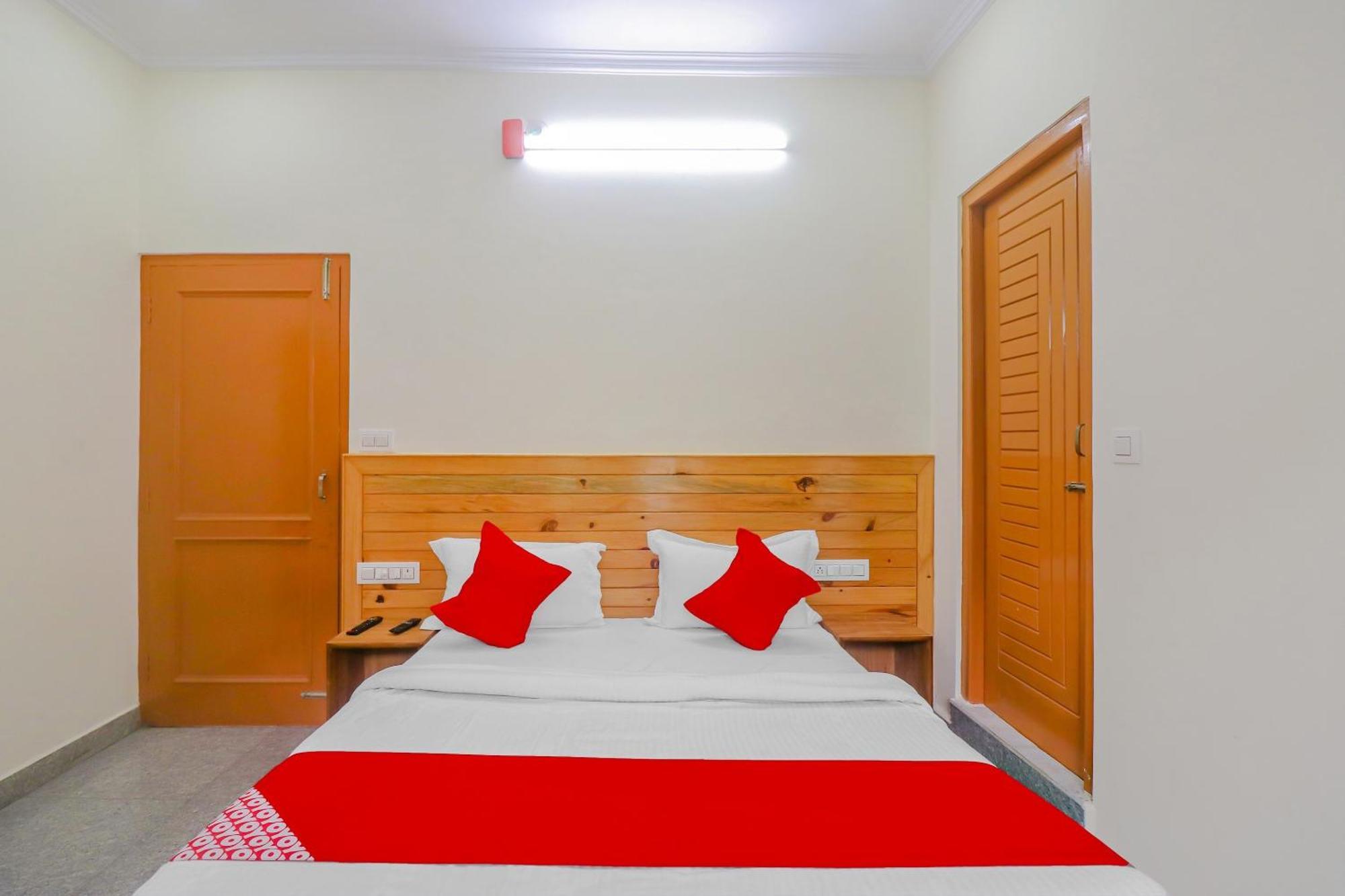 Hotel O White Mountains 3*