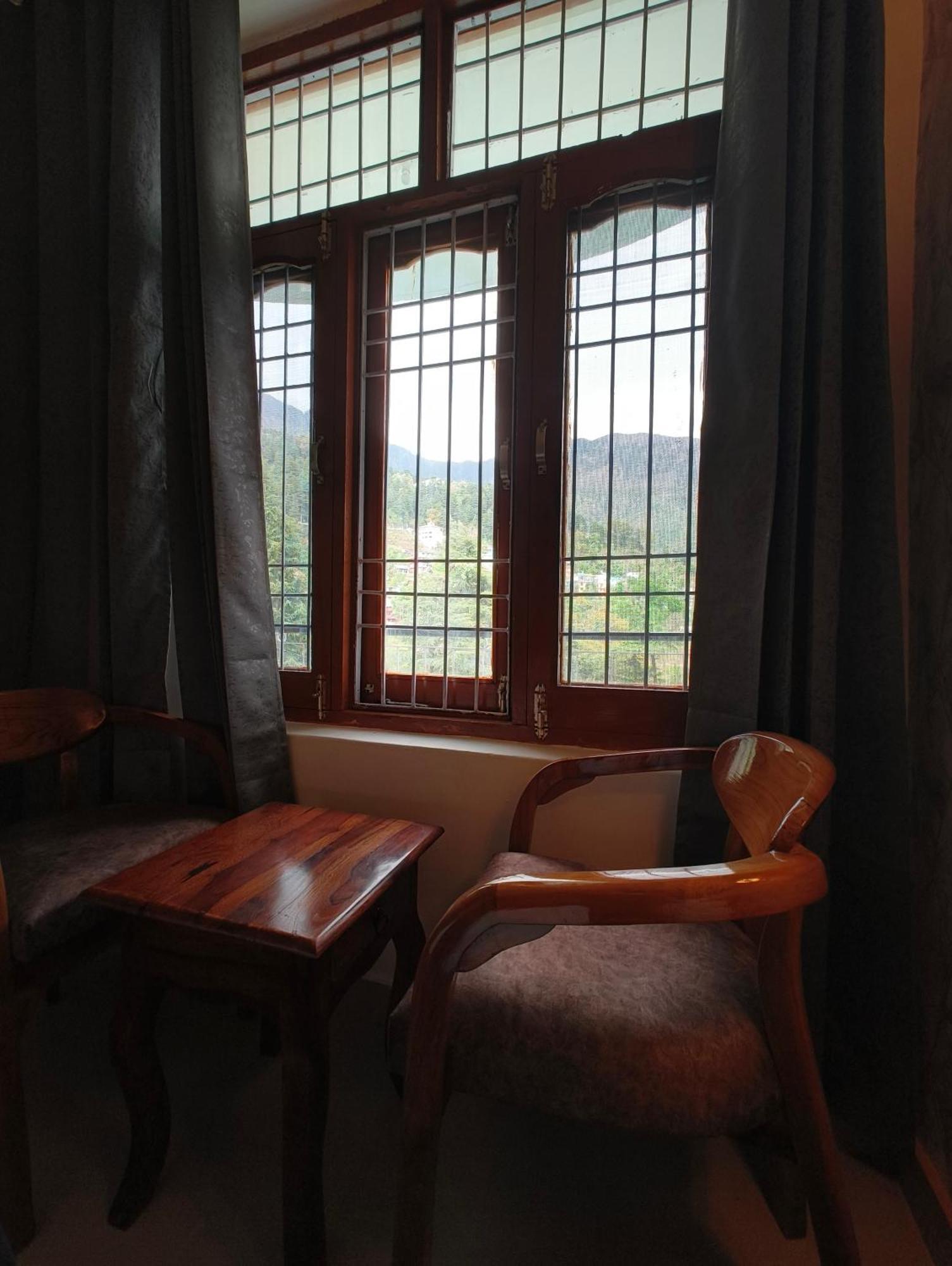 Artllers At Vicctoria House * McLeod Ganj