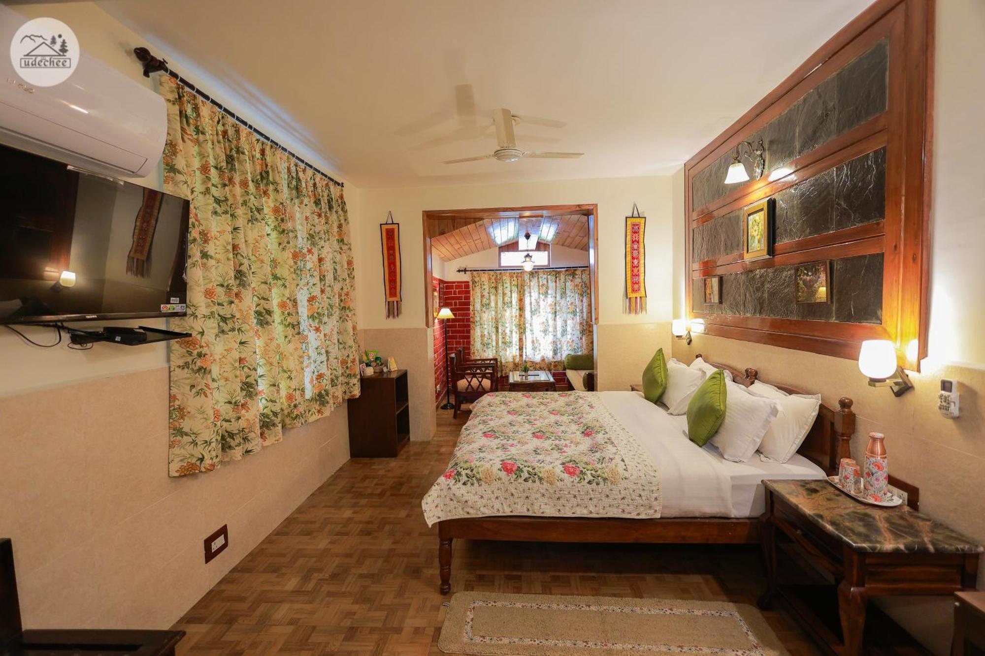 Udechee Huts, 2*