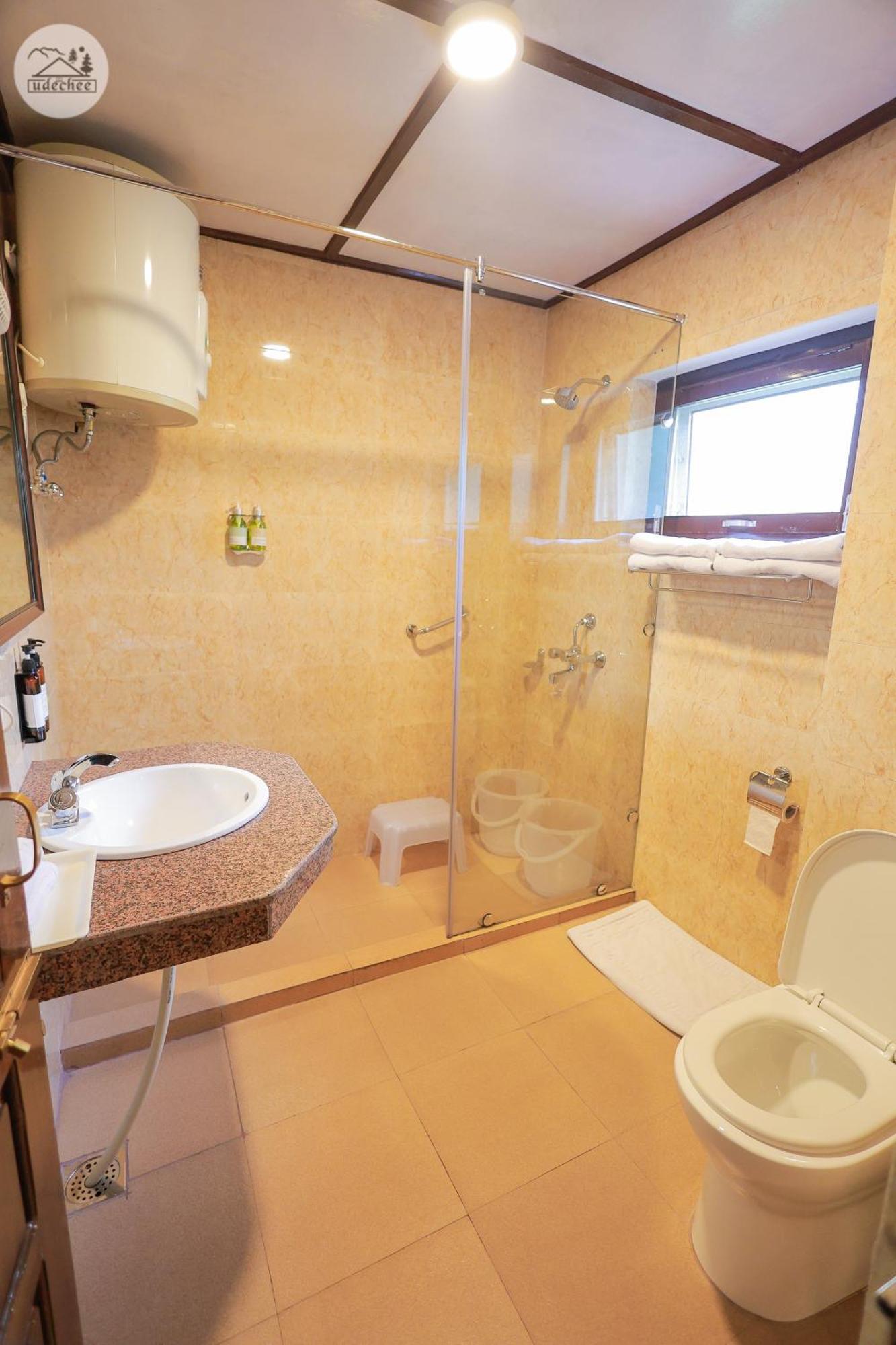 Udechee Huts, 2*
