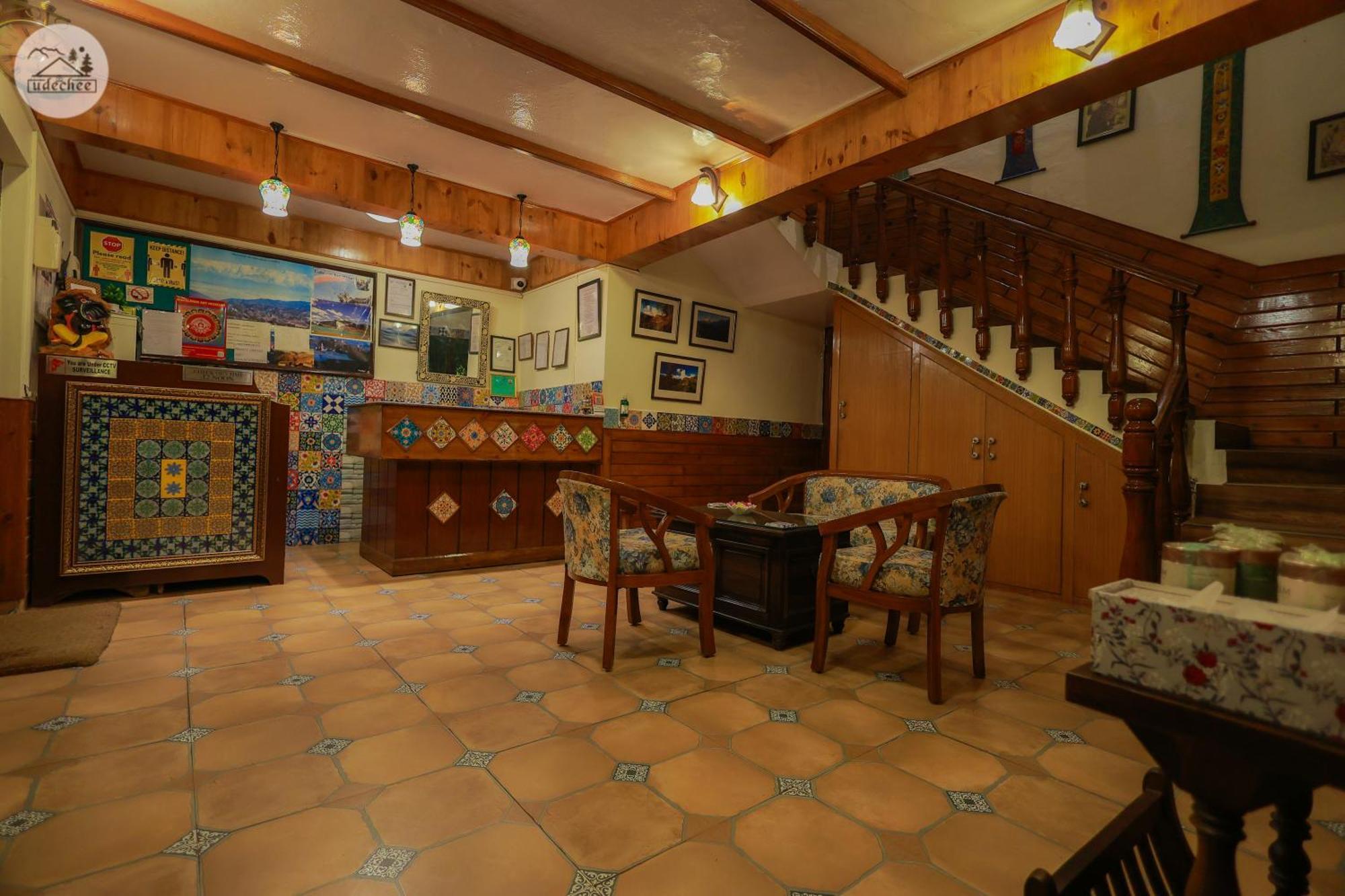 Udechee Huts, Hotel 2*