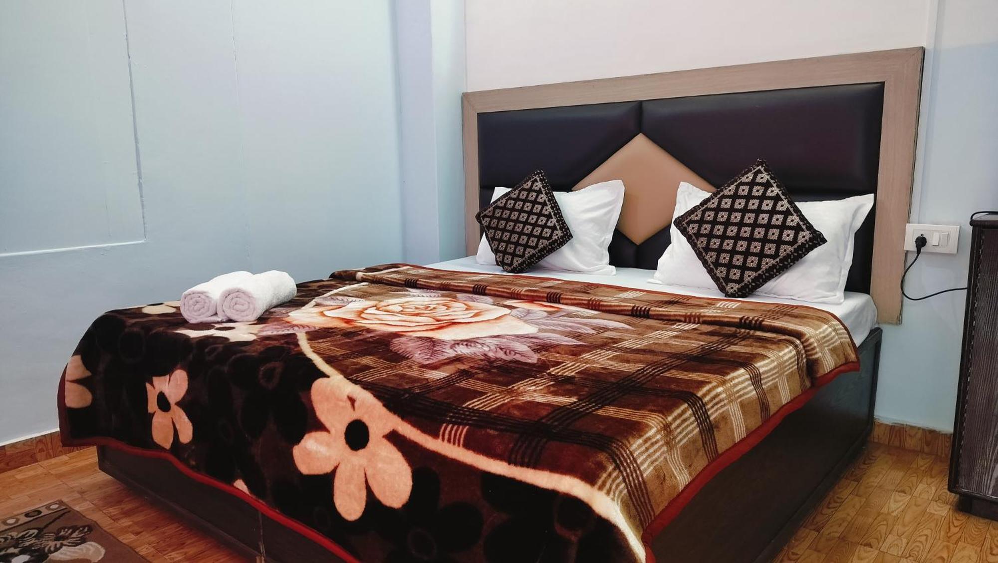 Homestay Pine Wood Mcleodganj