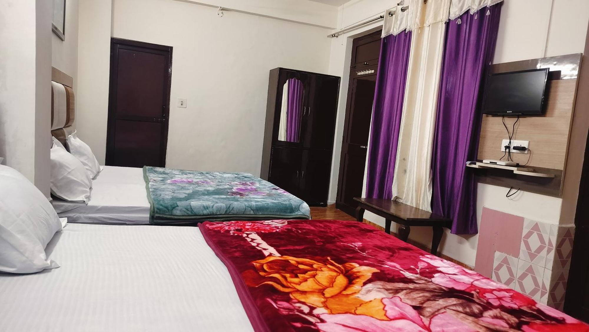 Pine Wood Mcleodganj Homestay *
