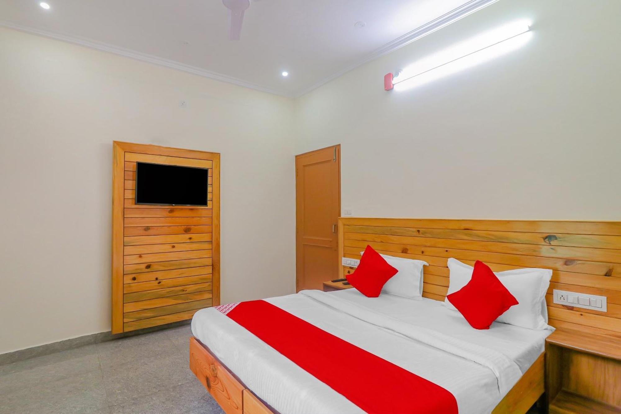 O White Mountains Hotel 3*