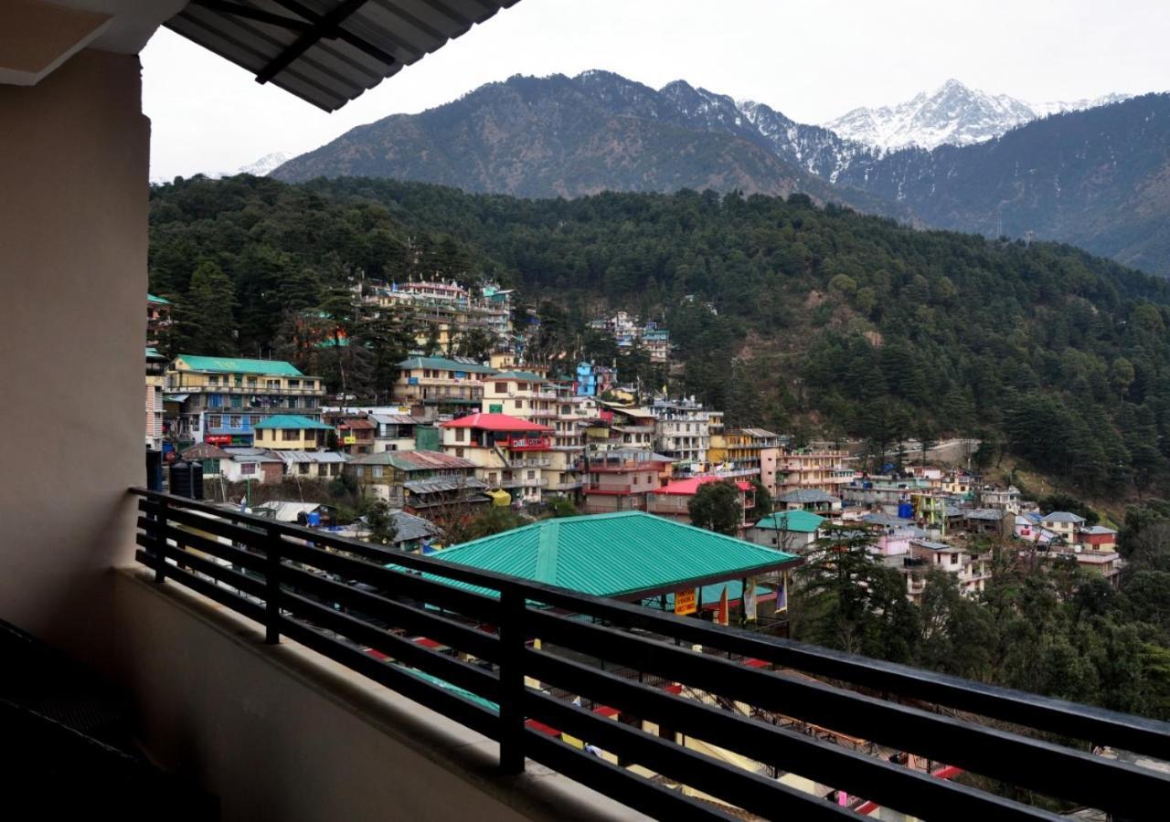Lavish & Black Magic Restaurant And Bar Dharamshala Hotel 4*