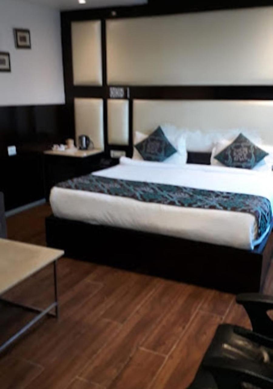 Lavish & Black Magic Restaurant And Bar Dharamshala 4*