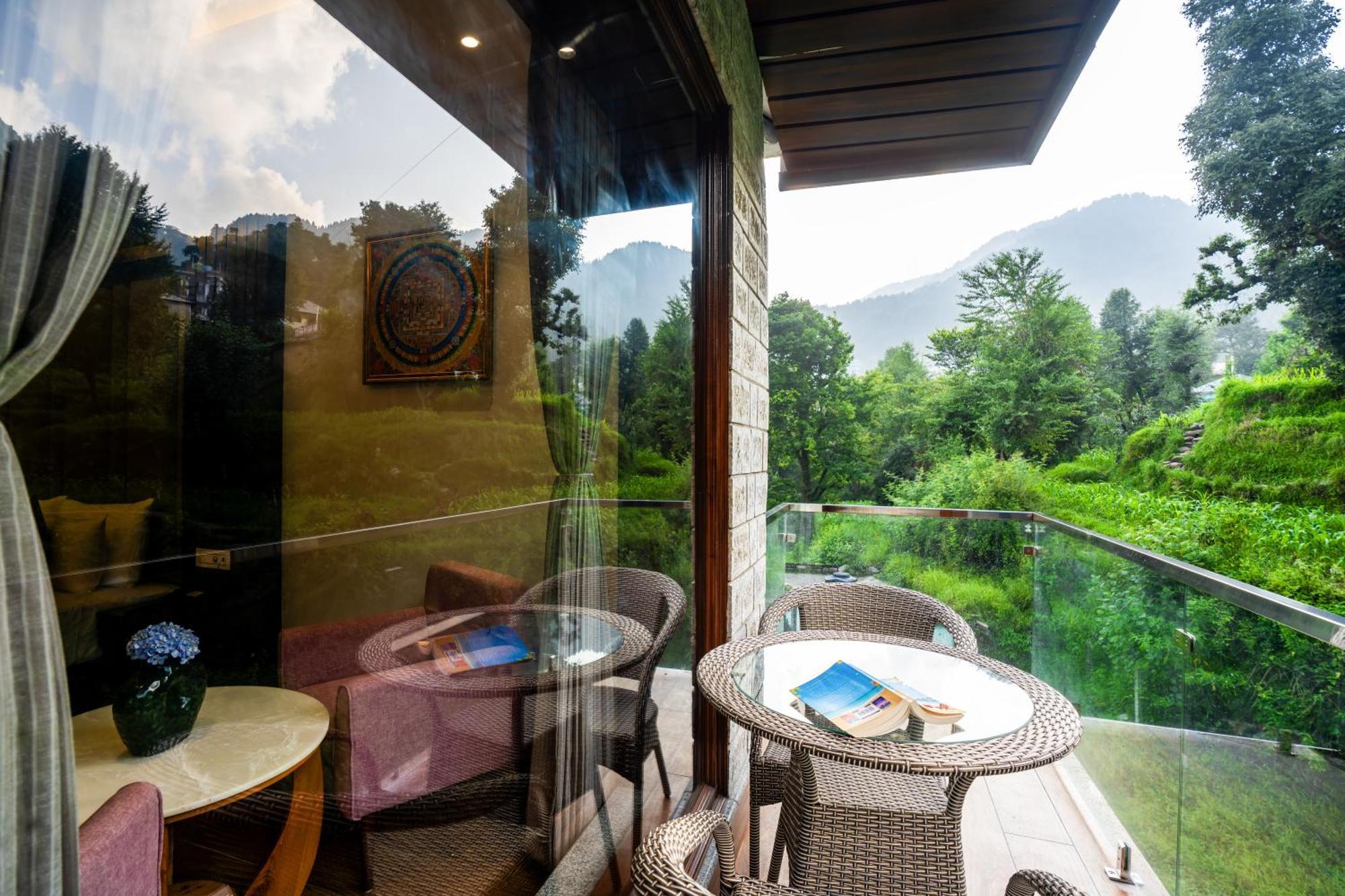 Alt Life Luxe - Himalayan Crown - Dharamkot Mcleodganj Hotel