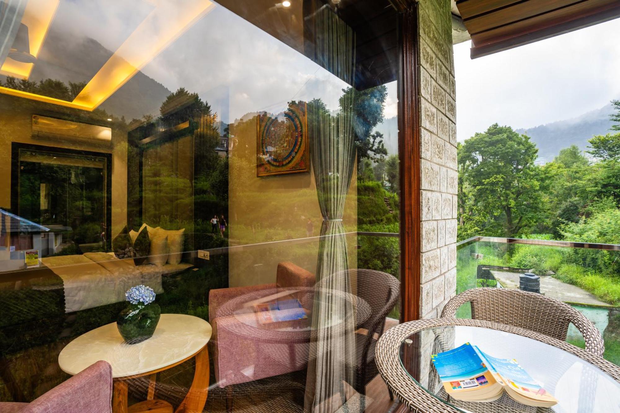 Hotel Alt Life Luxe - Himalayan Crown - Dharamkot Mcleodganj McLeod Ganj