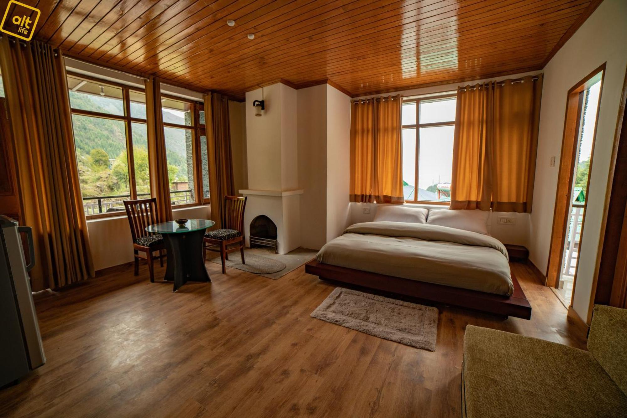 Alt Life - Dharamkot Hostel McLeod Ganj