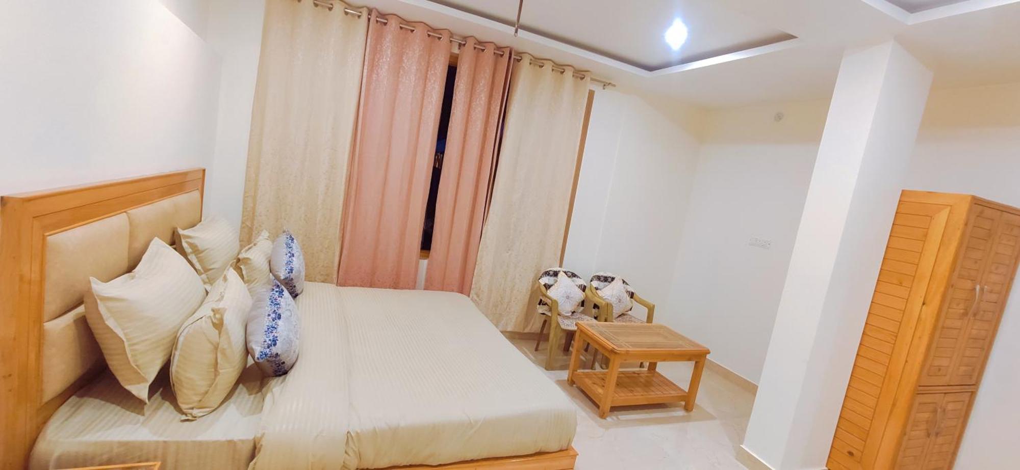 Silk Route Homestay *