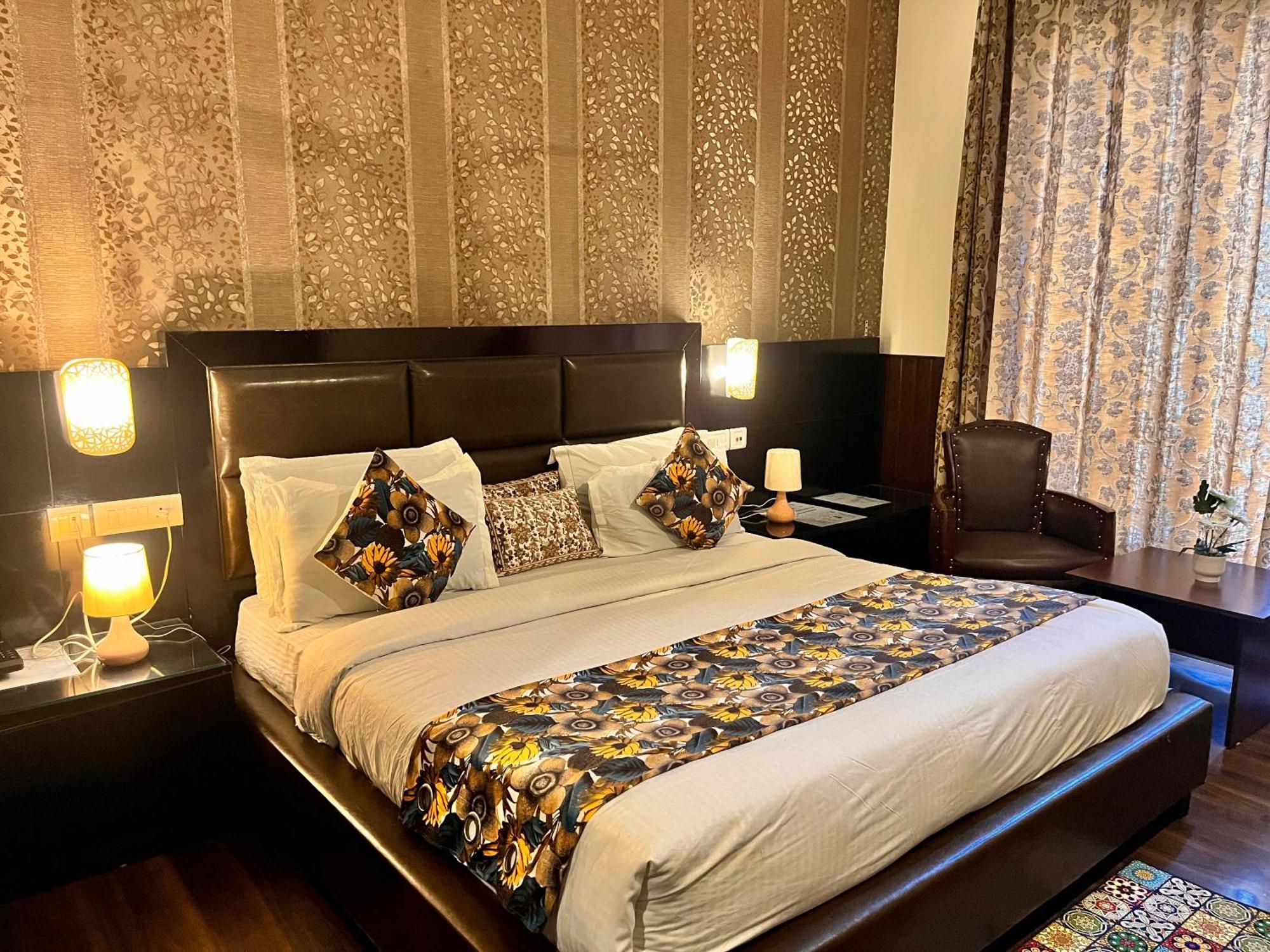 The Vaikunth Mcleodganj #centrally Heated & Air Cooled #scenic Mountain View #big Parking #on Mall Road #top Rated #most Awarded #premium #bar #terrace #lift #property Of The Year Hotel 4*