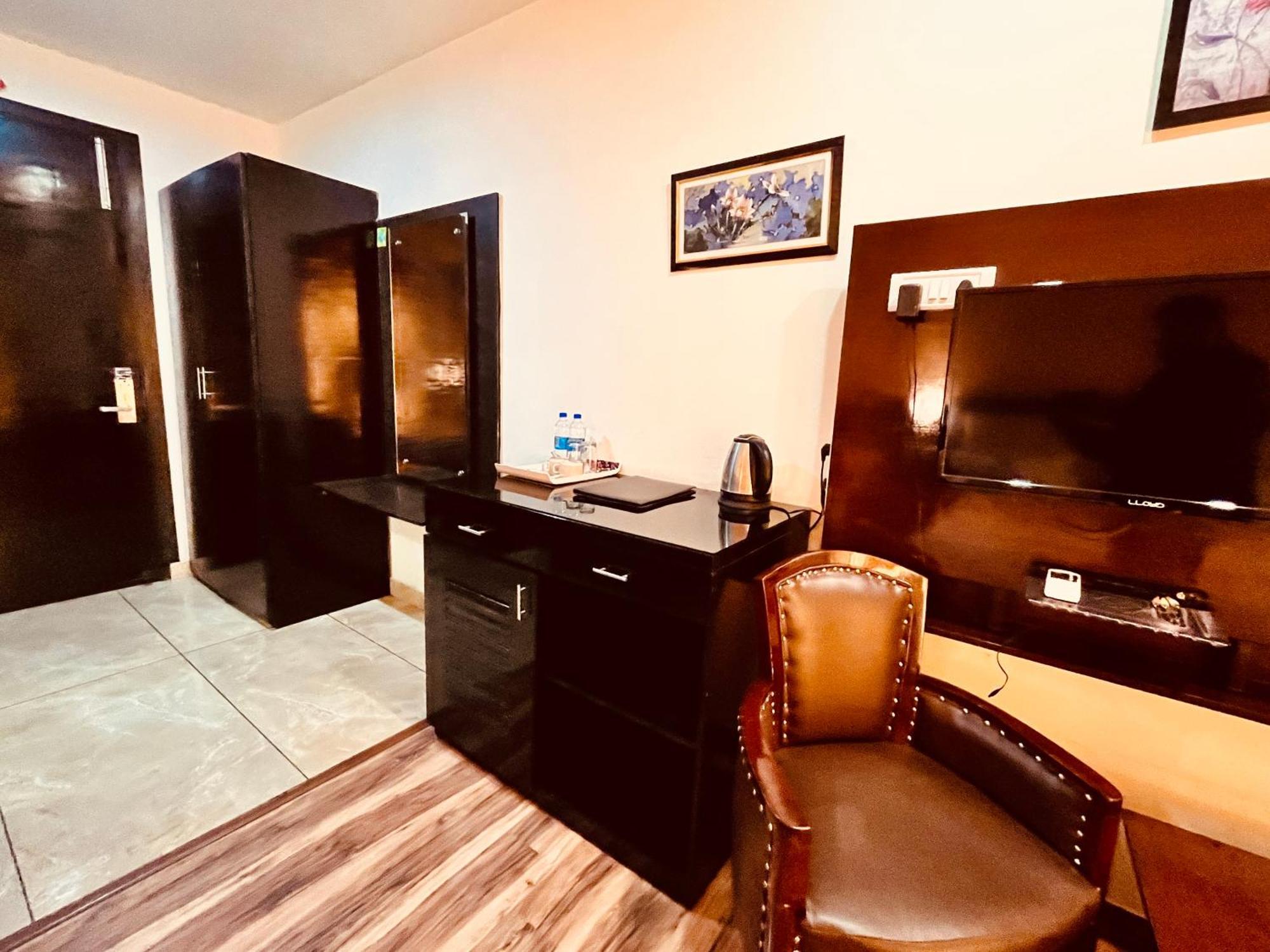 The Vaikunth Mcleodganj #centrally Heated & Air Cooled #scenic Mountain View #big Parking #on Mall Road #top Rated #most Awarded #premium #bar #terrace #lift #property Of The Year 4* McLeod Ganj