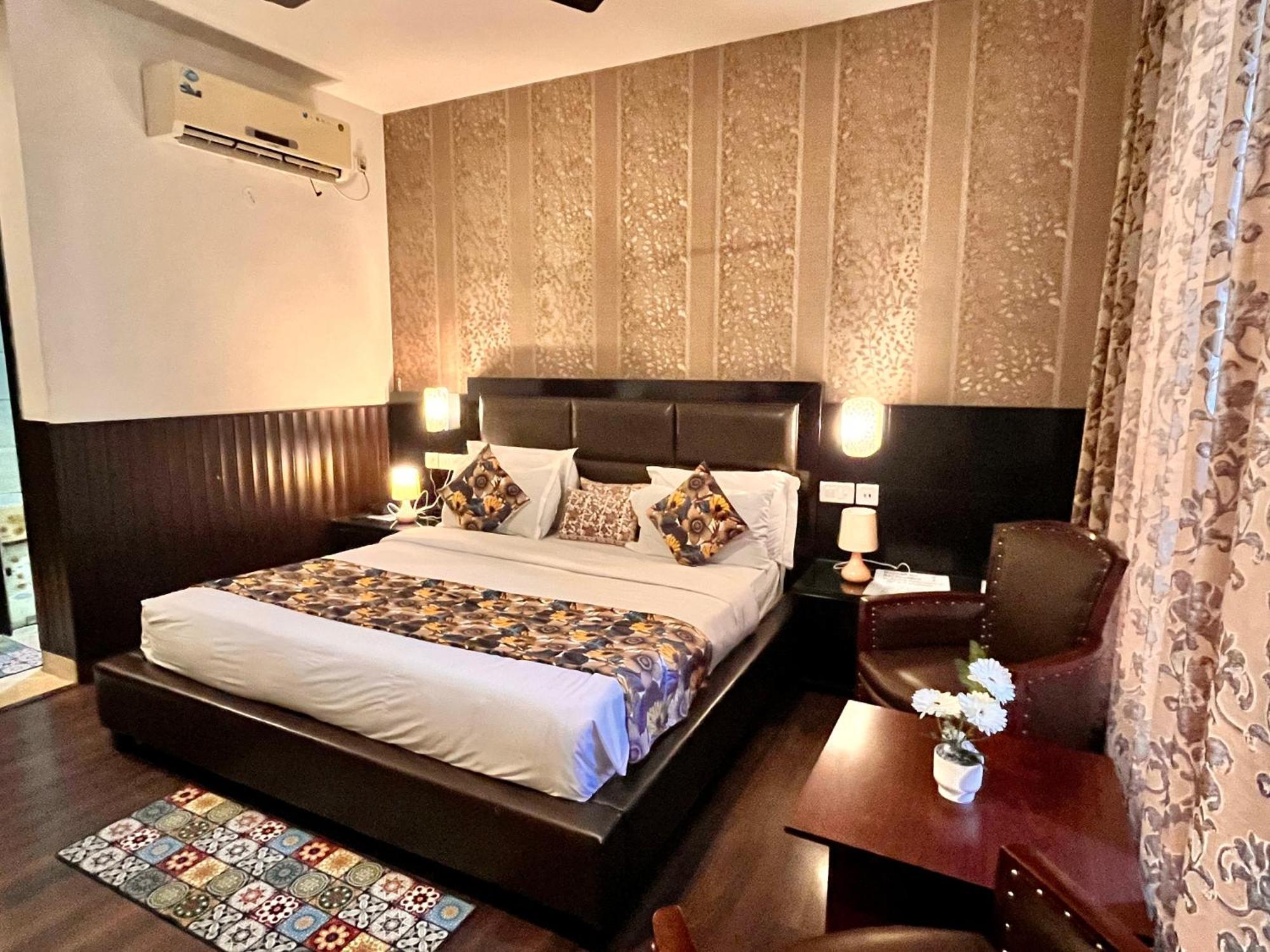 Hotel The Vaikunth Mcleodganj #centrally Heated & Air Cooled #scenic Mountain View #big Parking #on Mall Road #top Rated #most Awarded #premium #bar #terrace #lift #property Of The Year 4*