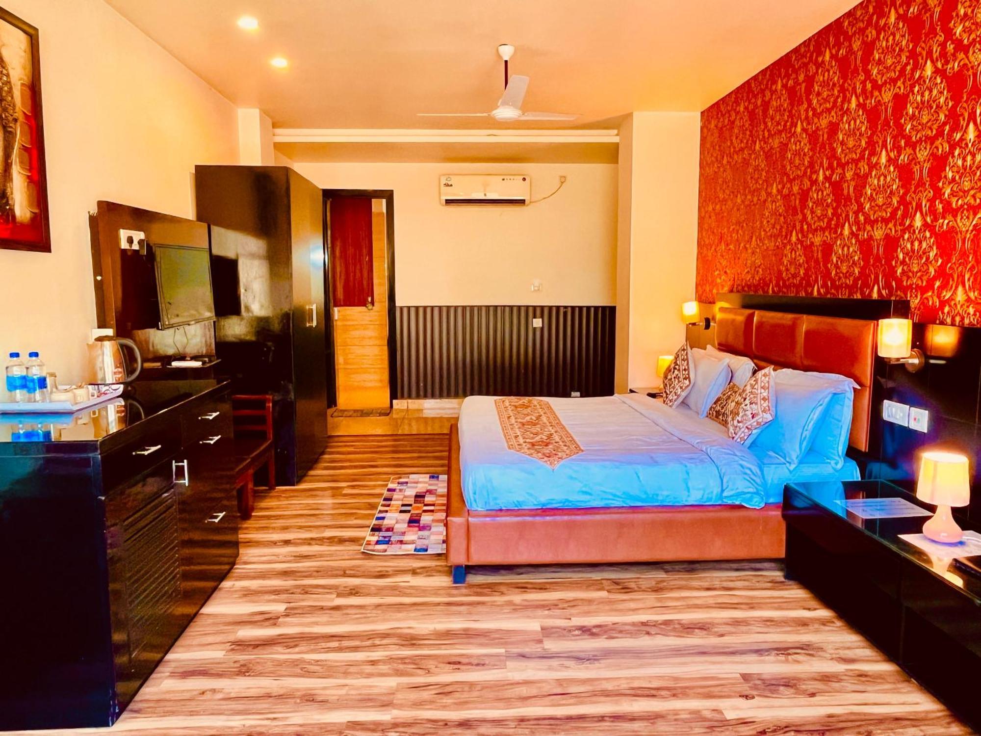 The Vaikunth Mcleodganj #centrally Heated & Air Cooled #scenic Mountain View #big Parking #on Mall Road #top Rated #most Awarded #premium #bar #terrace #lift #property Of The Year 4* McLeod Ganj