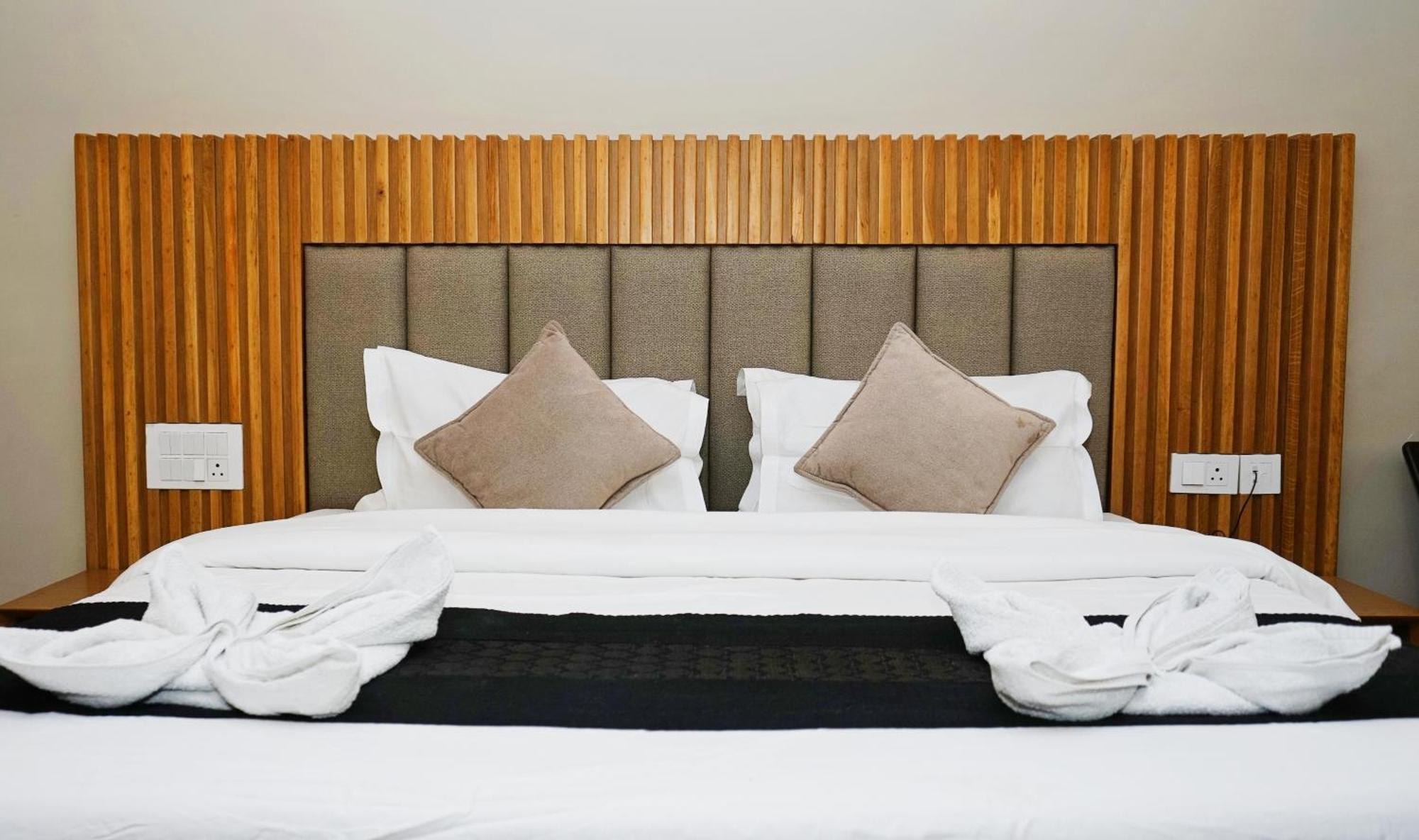 Hotel M And