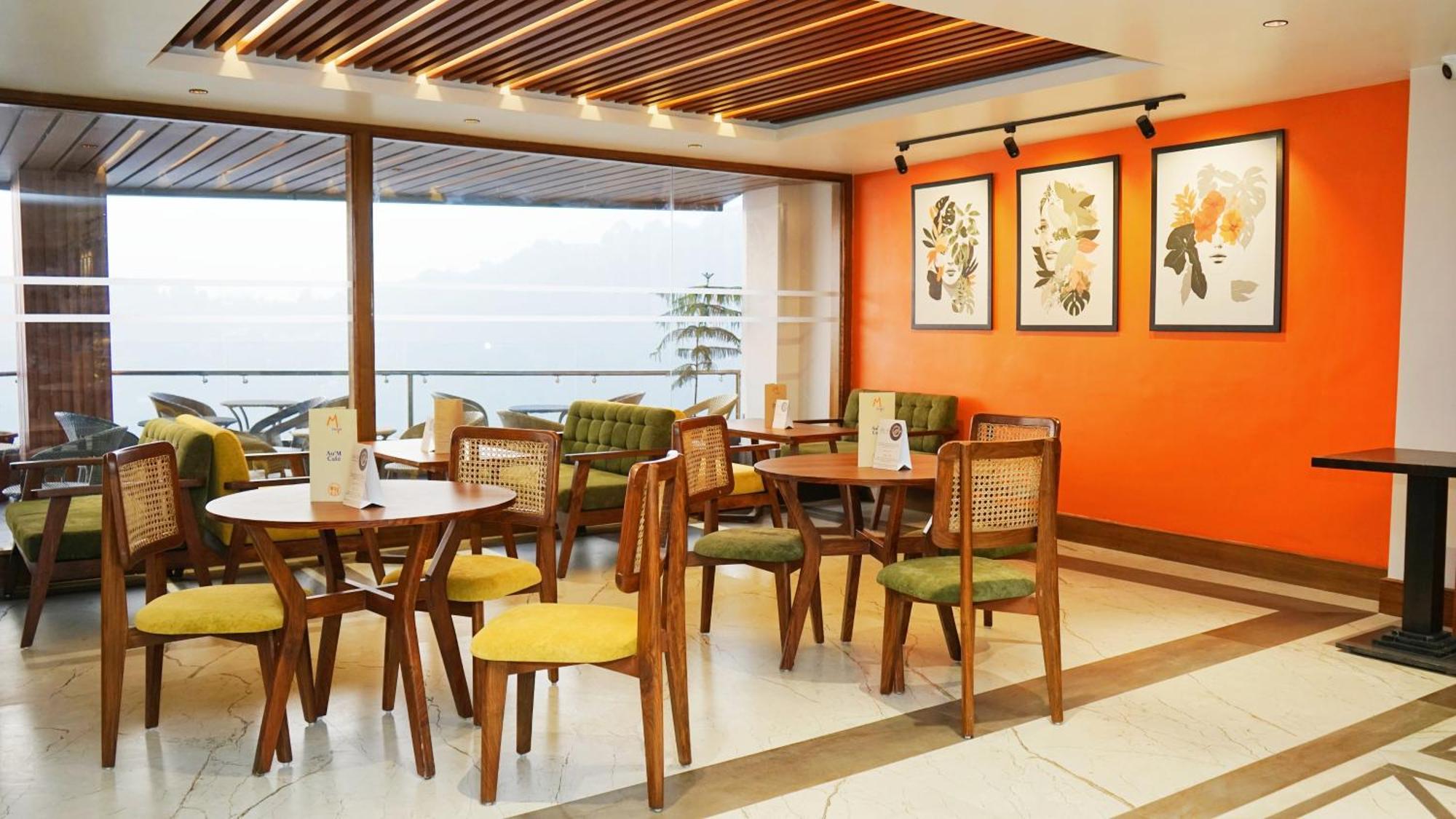 Hotel M And 3*