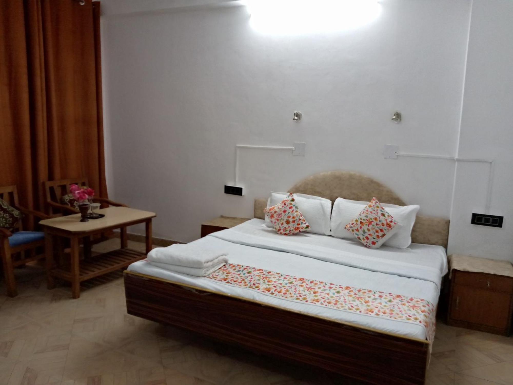 Hotel Chaitanya 2*