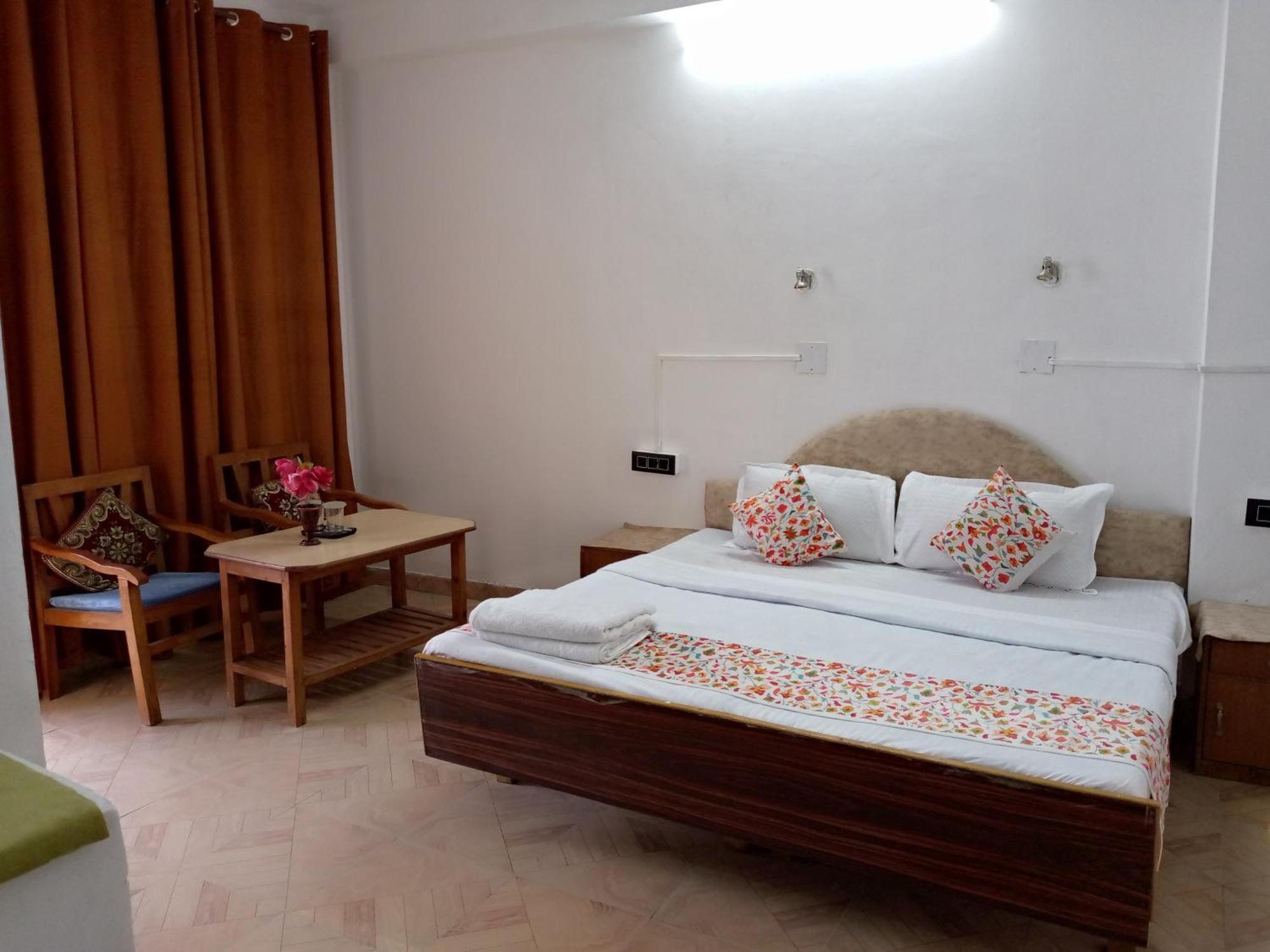 Chaitanya Hotel 2*
