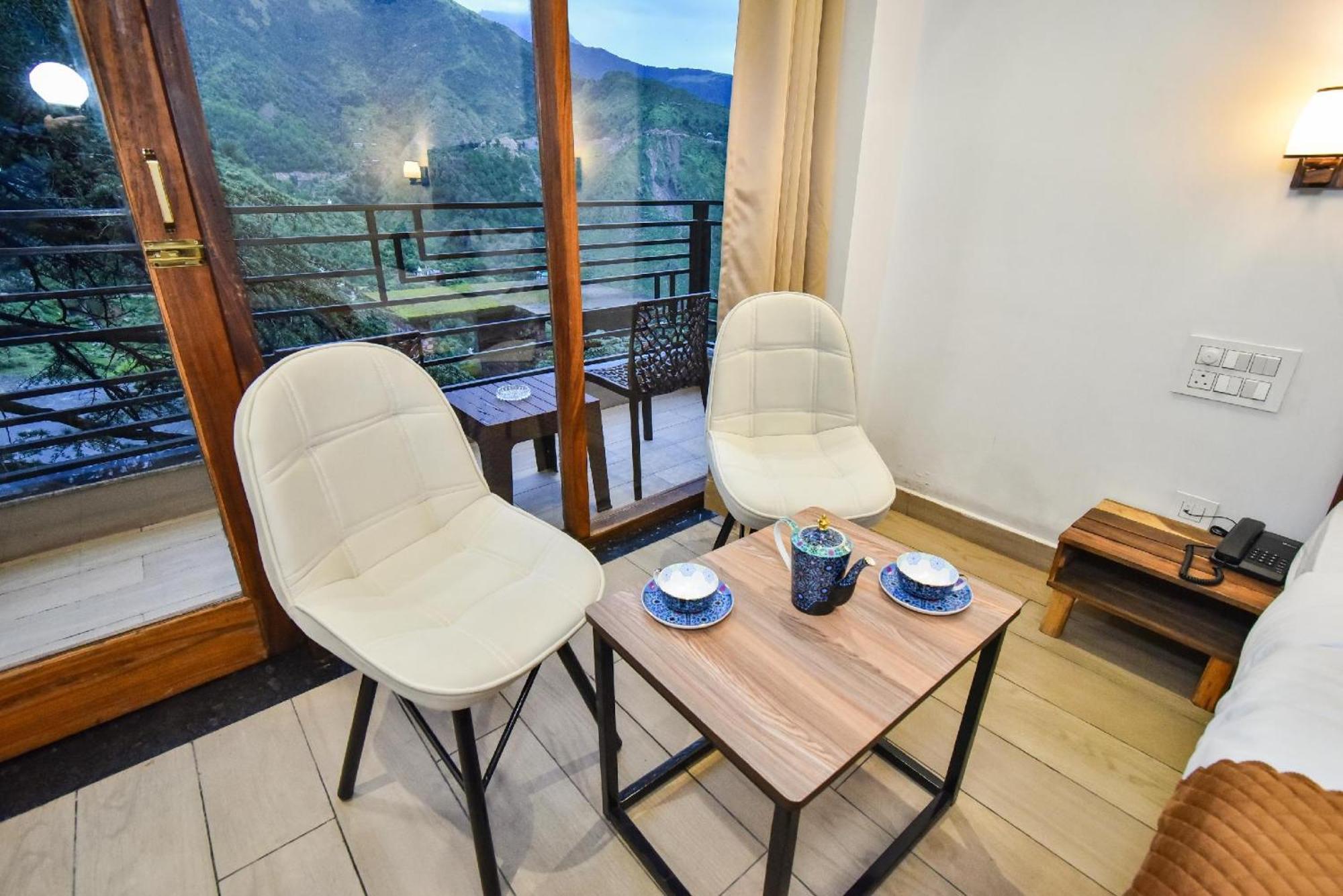La Riqueza Koala Inn # 5 Mins From Mall Road # Mountain View Rooms # Private Parking #Family Hotel #Traveller'S Choice Hotel 3*