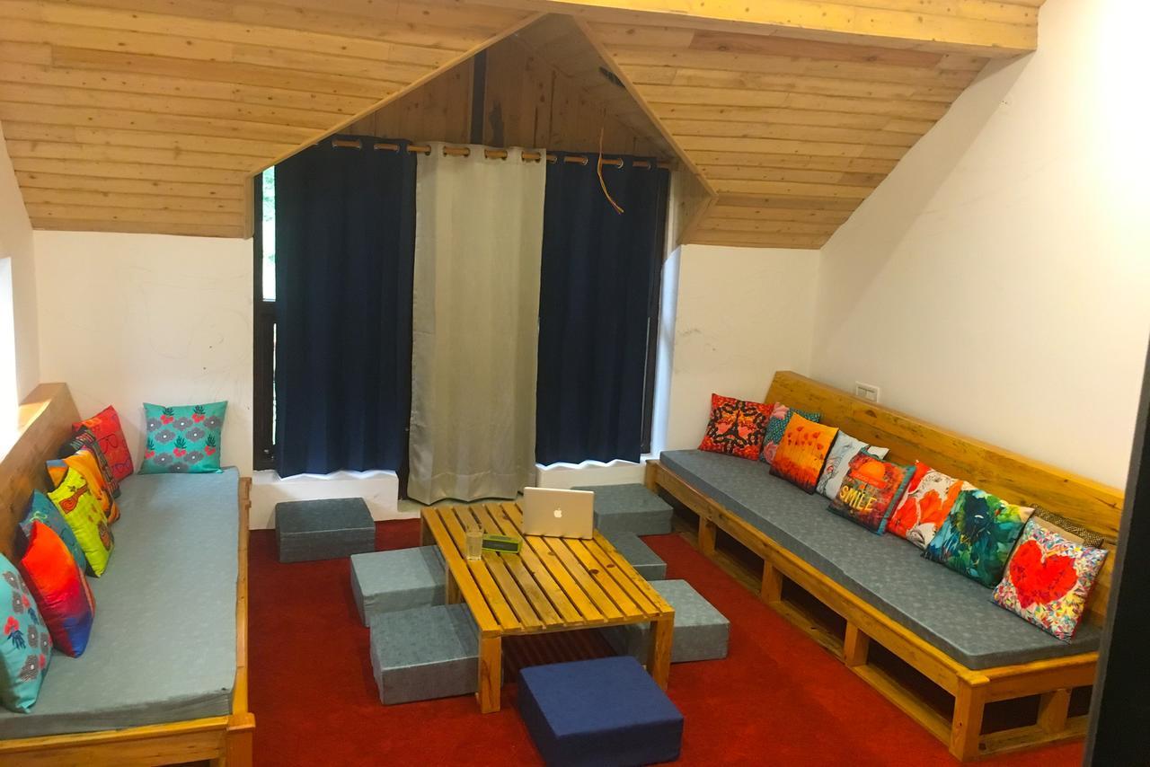 Flugler Hostels Dharamkot