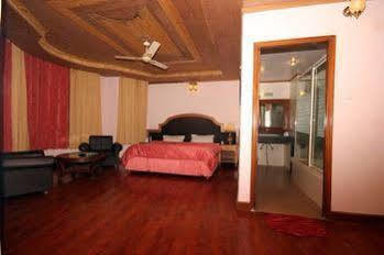 Royal Palace 3*