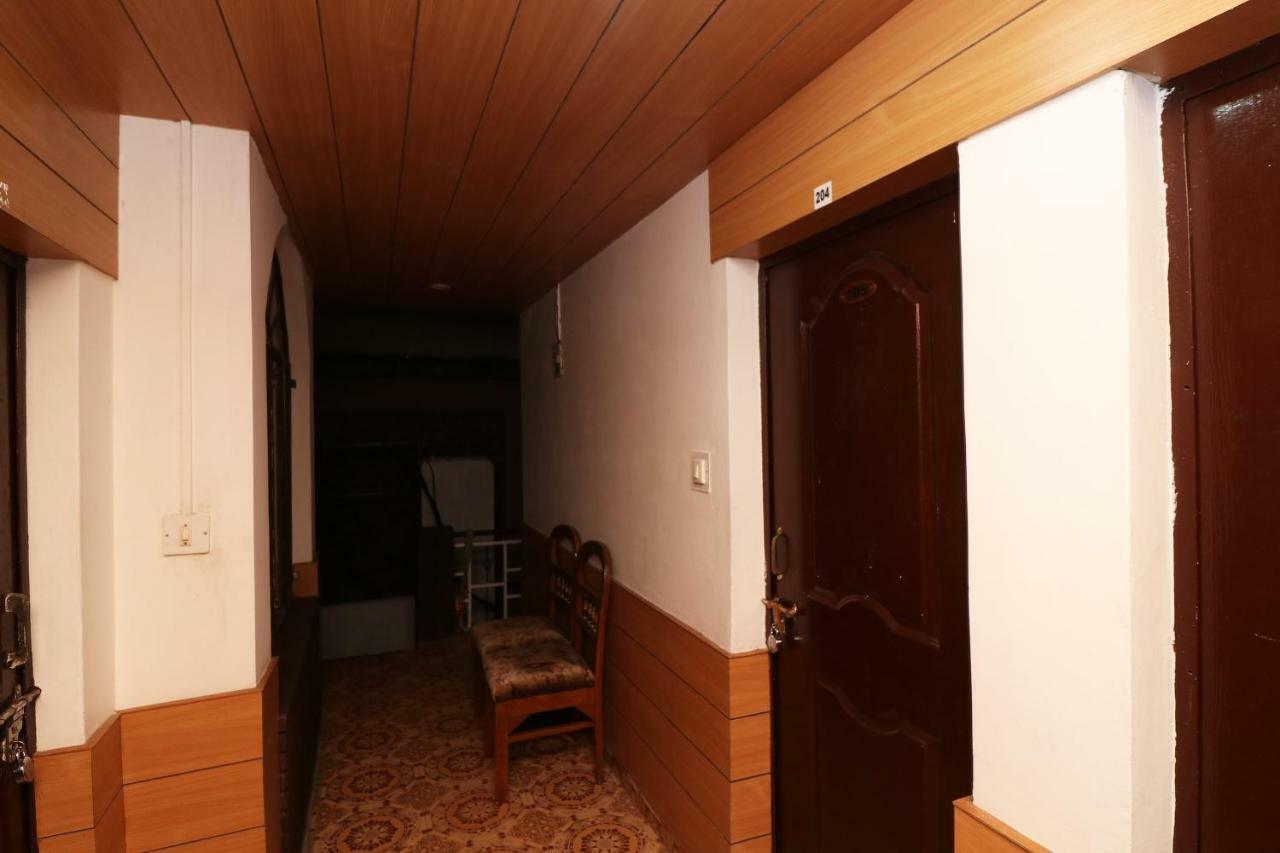 Oyo 38090 Sharma Hotel