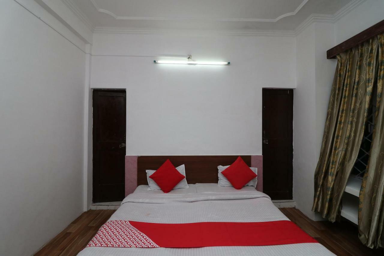 Hotel Oyo 38090 Sharma 3*